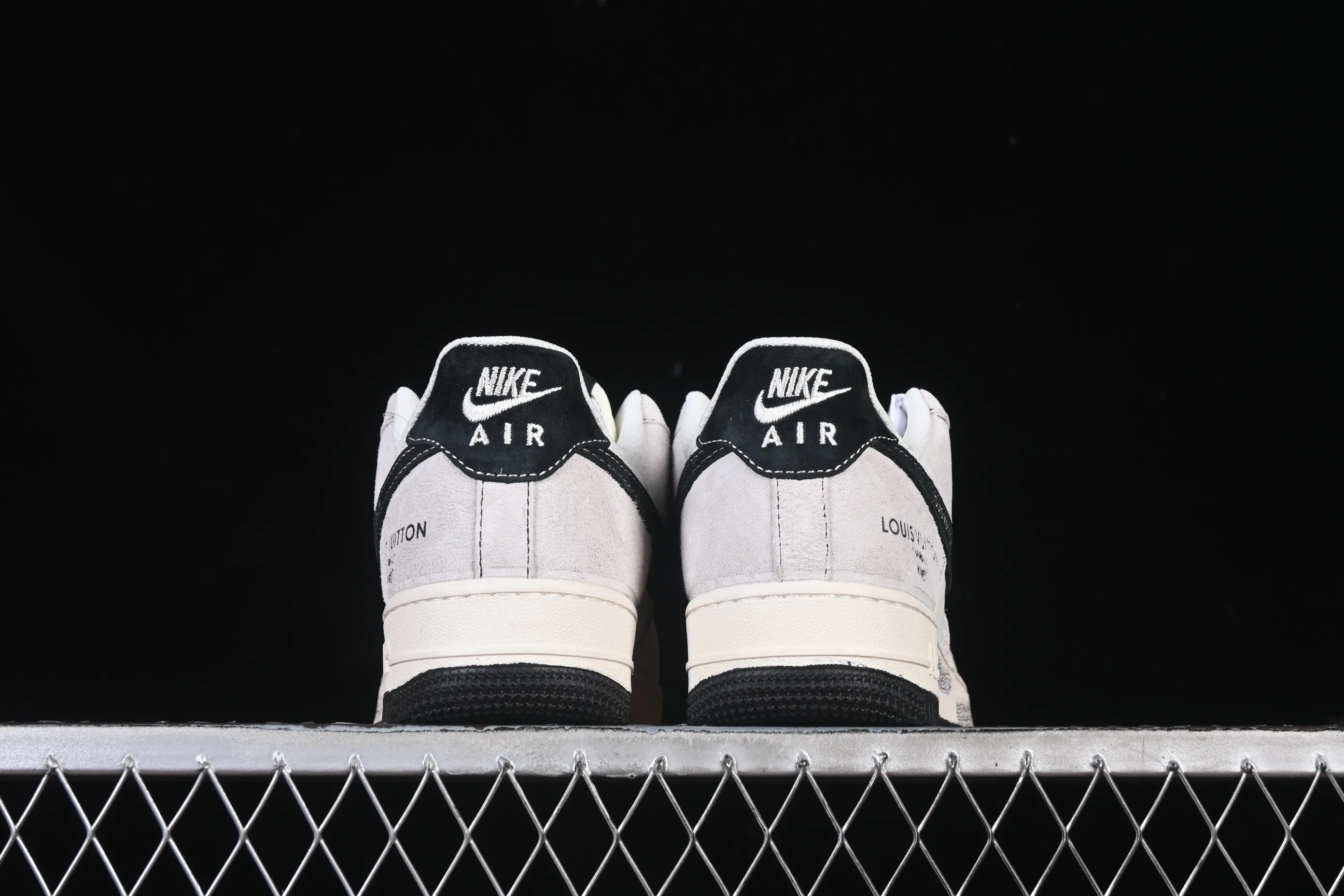 All categories Nk Air Force 1 Air Force series Nk Air Force 1 Low Air Force low top Nike Air Force 1'07 Low LV co-branded double spelled black graffiti Air Force 1 low top casual sneakers CX5050-Y06
